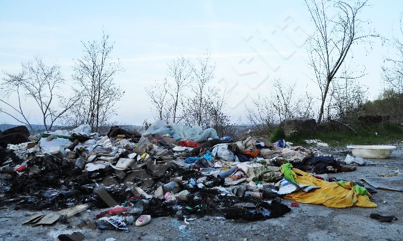 [FOTO] Haldină clandestină, sub ochii autorităţilor, pe raza municipiului Reşiţa