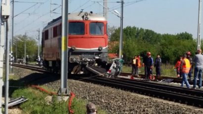 Neatenţia ucide: Mamă şi fiică, la spital după ce au fost lovite de un tren