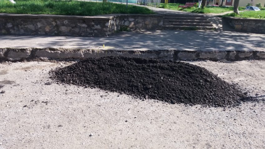 [FOTO] Au început lucrările pe strada Rodnei. Reșițenii care locuiesc în zonă pot răsufla ușurați