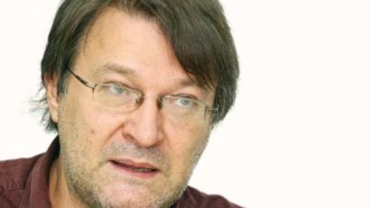 Scriitorul Florin Iaru: Unirea TVR cu SRR ar înseamna că ne prăbușim împreună