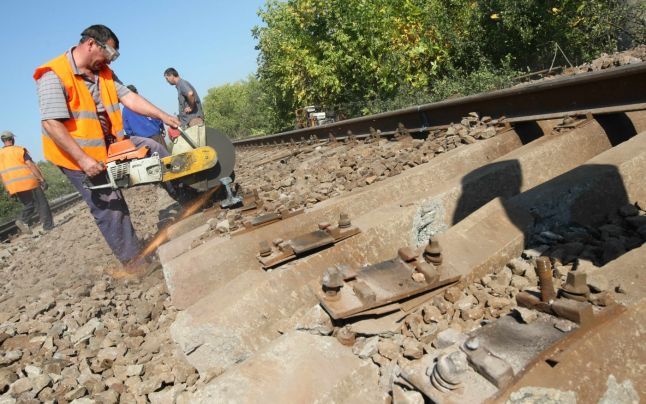 CFR licitează întreţinerea tronsoanelor de cale ferată din Ardeal şi Banat