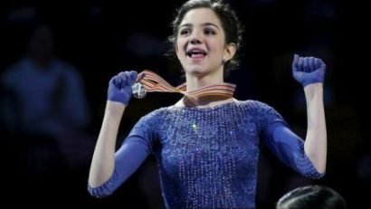 Evghenia Medvedeva din Rusia, campioană mondială la patinaj la doar 16 ani