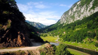 Prima serie de turişti au ajuns pe valea Cernei