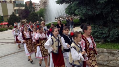 [FOTO-AUDIO] A căzut cortina la Festivalul gastronomic. Etniile din Banat s-au întrecut în dansuri populare