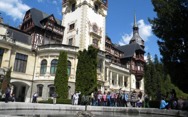 Ziua Regalităţii: Aproximativ 5.000 de persoane la Castelul Peleş