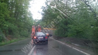 Circulaţie îngreunată pe DN58 Reşiţa-Caransebeş, din cauza unui accident de circulaţie