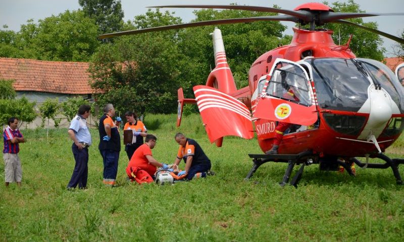 [FOTO-VIDEO] Fetiţă omorâtă în faţa părinţilor, după ce a coborât din microbuzul şcolar