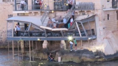 [VIDEO] Opt turişti francezi răniţi în Malta, în urma prăbuşirii balconului unui restaurant