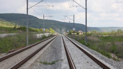 CFR investeşte în creşterea vitezei de circulaţie a trenurilor pe tronsonul Valea Cernei – Topleţ