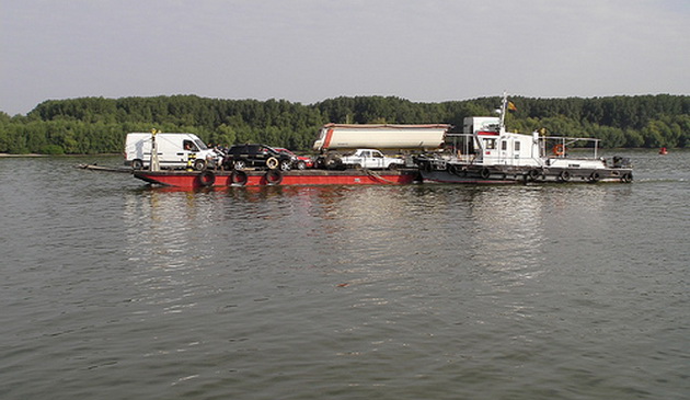 Accident fluvial în apropiere de Orşova. O navă de transport a intrat într-o barcă cu pescari