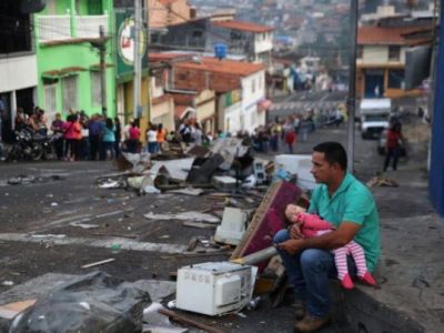 [VIDEO] „Jocurile foamei“ în Venezuela: magazine jefuite şi animale ucise