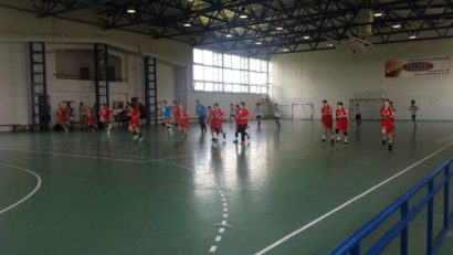 [AUDIO-FOTO] Cei mai mici handbalilști ai Reșiței se confruntă cu cele mai bune echipe din țară