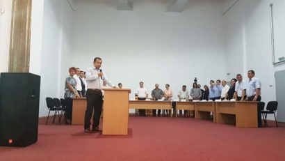 Orașul Moldova Nouă are primar. Adrian Torma a depus jurământul