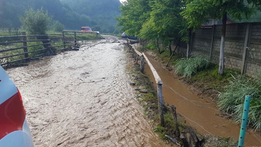 [FOTO] Două localități din Timiş au fost măturate de ape