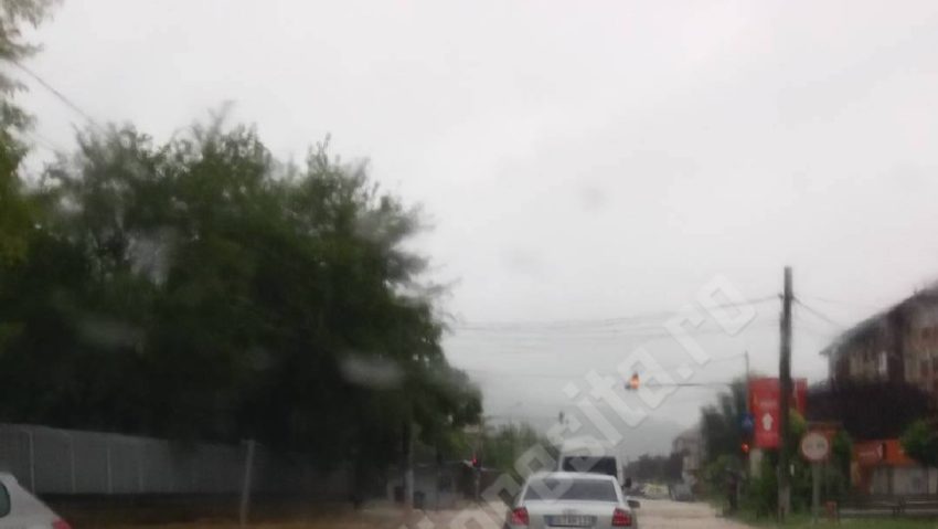 [FOTO- VIDEO] Atenţie, şoferi! Trafic blocat între Reşiţa şi Timişoara. Vezi aici ruta ocolitoare