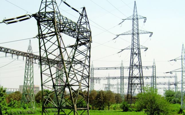 Energia electrică în România: producţia hidrocentralelor, aproape la egal cu a termocentralelor