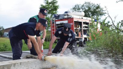 [FOTO] Autorităţile din Timiş continuă să monitorizeze viiturile din judeţ, mai ales în aval de Bârzava