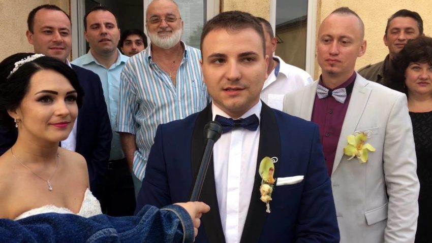 [VIDEO] Doi proaspăt căsătoriţi au mers să voteze direct de la propria nuntă