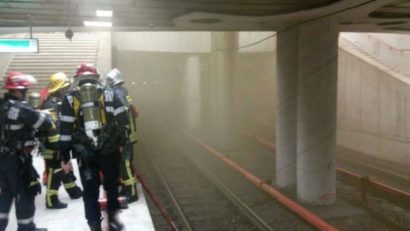 [FOTO] Circulaţie întreruptă la metrou, între Piaţa Victoriei şi Aviatorilor. „S-a simţit fum pe tunel”