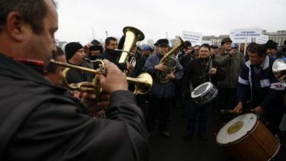 Aproape 10.000 de fermieri protestează din nou faţă de criza din agricultură. Cu ce promisiuni au venit oficialii?