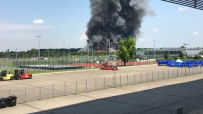 O tabără de refugiaţi din Germania a fost distrusă de un incendiu provocat de doi marocani nemulţumiţi de porţiile de mâncare prea mici