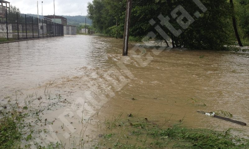 Cod galben de inundaţii pe mai multe râuri din 12 judeţe. Este vizat şi Banatul