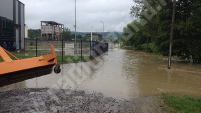 Cod galben de viituri. Şi judeţele Caraş-Severin, Timiş şi Arad pot fi afectate de inundaţii până vineri la prânz