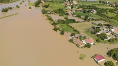 [ VIDEO-FOTO] Situația s-a îmbunătățit în Caraș-Severin. Apele s-au retras în localitatea Șoșdea!