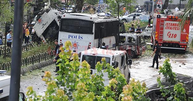 Un autobuz al poliției, vizat de un atac cu bombă în centrul orașului Istanbul