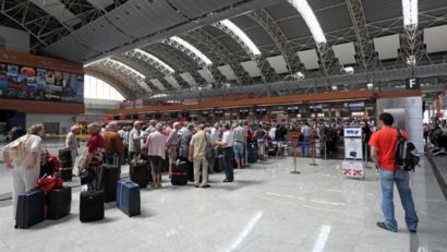 Românii blocaţi pe aeroportul din Istanbul au ajuns acasă!