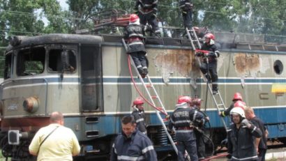 O locomotivă a luat foc. Circulaţia trenurilor, blocată între staţiile Strehaia şi Drobeta Turnu Severin