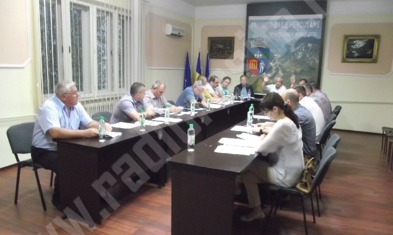 [FOTO] Consilierii de pe Valea Cernei s-au organizat pe comisii