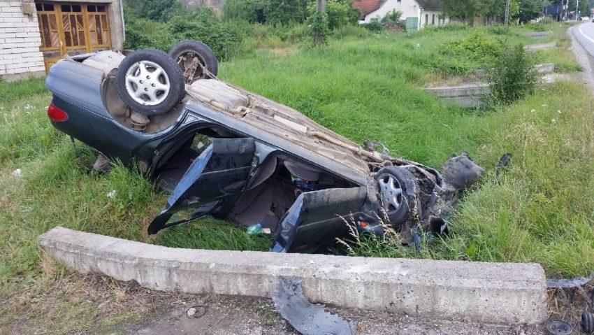 Un nou accident grav pe DN 6. Şoferul a avut zile