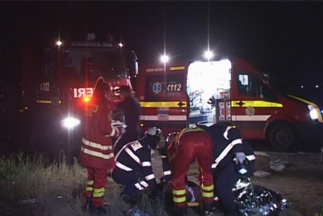 Un poliţist a provocat un grav accident. Prietenul său a murit pe loc