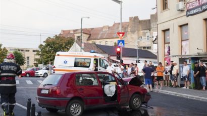 Doi răniţi în urma unui accident în lanţ provocat de un şofer începător, la Timişoara