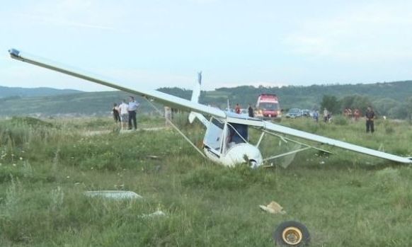 [UPDATE] Avion de mici dimensiuni prăbuşit în judeţul Braşov: o persoană a decedat