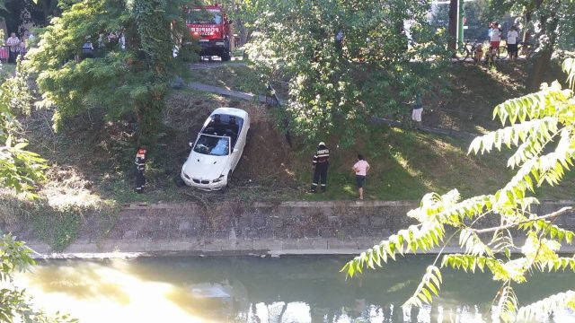 Un șofer a adormit la volan și era să ajungă în Bega