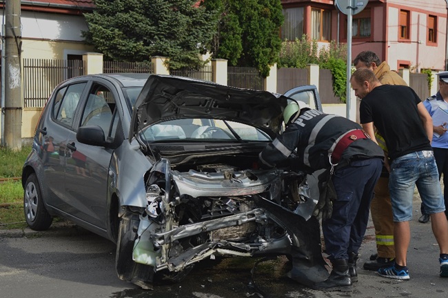 Accident grav, o femeie a ajuns de urgenţă la spital!