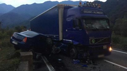 Accident pe DN6: Viteza, neatenţia şi vremea rea a băgat trei persoane în spital