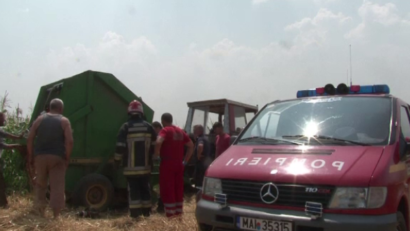 [FOTO] Sfârșit tragic pentru un bărbat din Botoșani, tatăl a 13 copii. Omul a fost prins intr-un utilaj care face baloți de paie