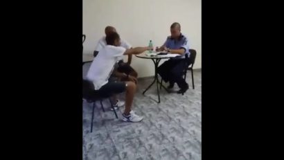 [VIDEO] Polițist din Timișoara, filmat în timp ce încălca legea fără să îi pese vreo clipă