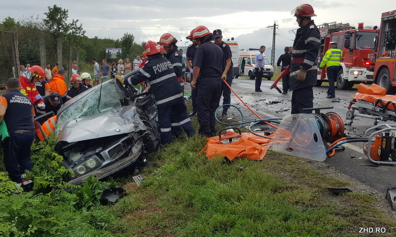 Tragedie în vestul ţării: Un tânar a murit, iar alţi doi au fost răniţi