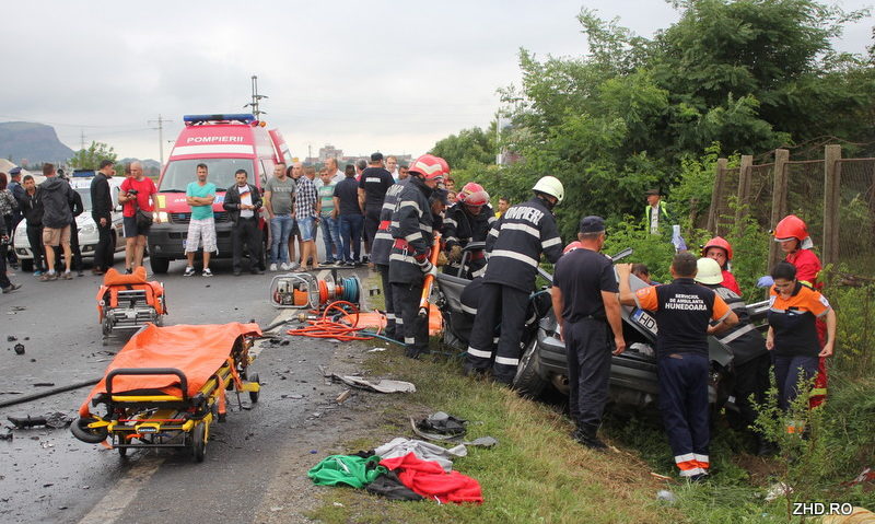 [VIDEO-FOTO] Imagini șocante pe DN 7. Accident grav petrecut între Deva și Simeria