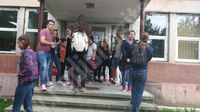 [AUDIO-FOTO] Emoțiile continuă pentru absolvenții clasei a XII-a. Au început probele scrise la bacalaureatul de toamnă