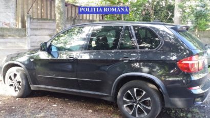 [FOTO] Poliţiştii timişeni au reperat două maşini de lux, furate din străinătate