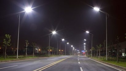 [AUDIO] Iluminarea eficientă de pe străzile din Oţelu-Roşu reduce costurile facturii primăriei cu peste 80%