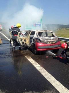 Incendiu la un autoturism pe A1, între Orăştie şi Deva