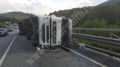 [FOTO] Caraş-Severin: trafic îngreunat pe DN6 din cauza unui accident rutier