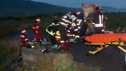 [FOTO-VIDEO] Accident mortal pe DN17 : două persoane au decedat, iar alta este în stare foarte gravă