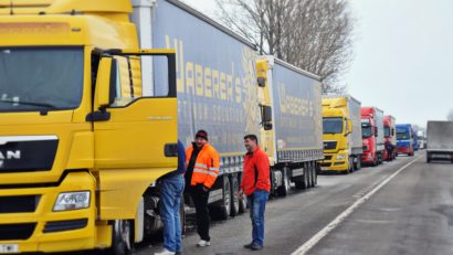 Transportatorii rutieri vor îngheţarea tarifelor la RCA